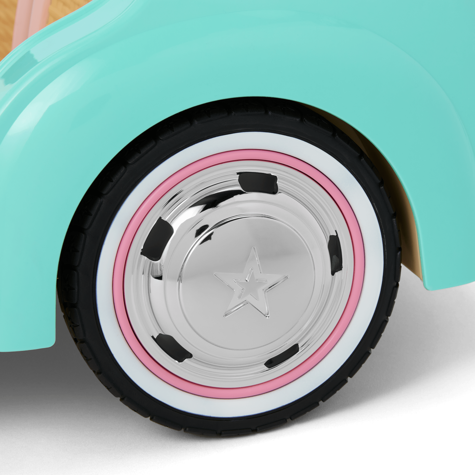 Raquel's Seaside Car for 18-inch Dolls (Girl of the Year 2026) - Image 9