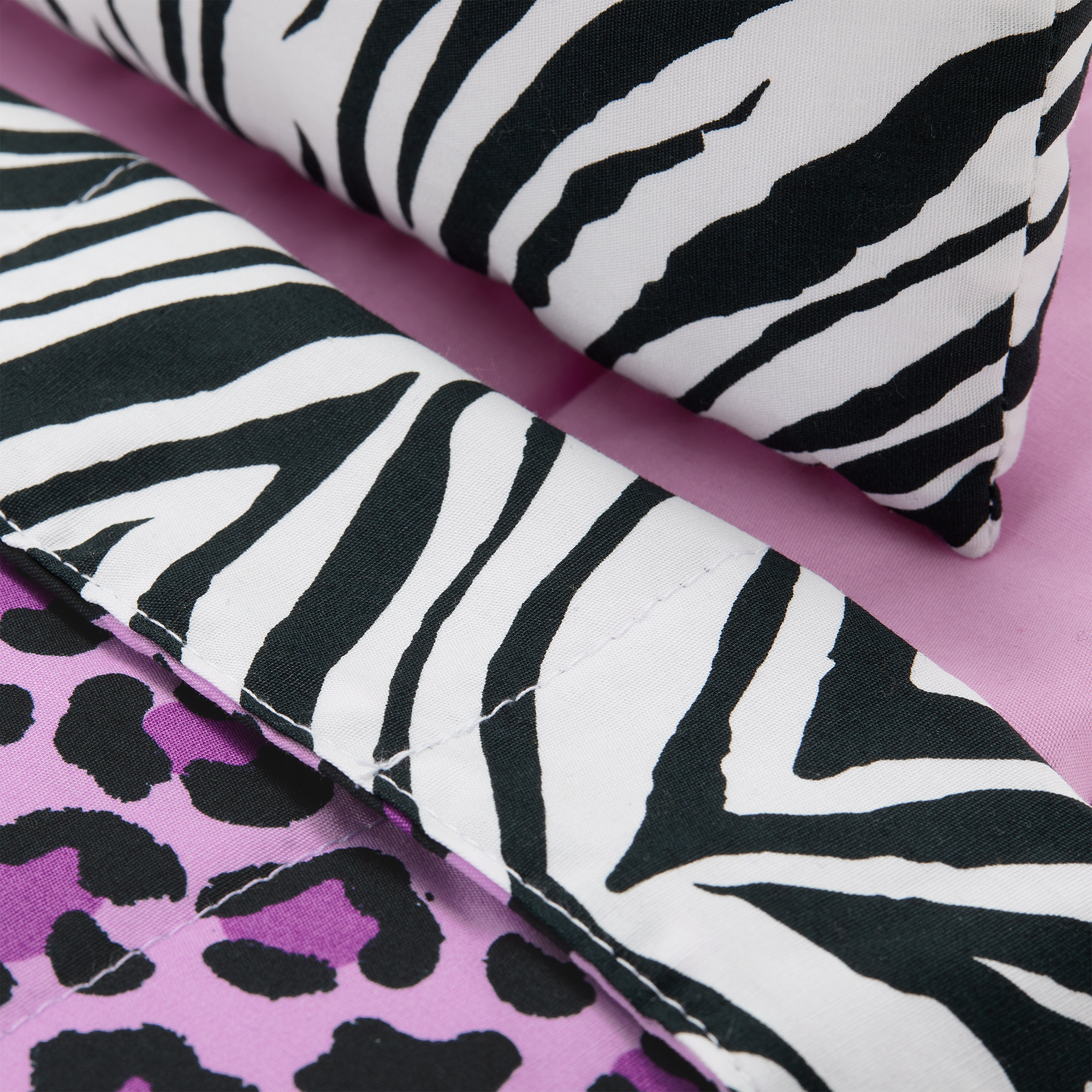 Nicki's Bed & Animal-Print Bedding Set for 18-inch Dolls (Historical Characters) - Image 4